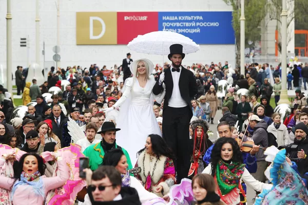 展覧会ロシア。初の全ロシア結婚式フェスティバルの開幕