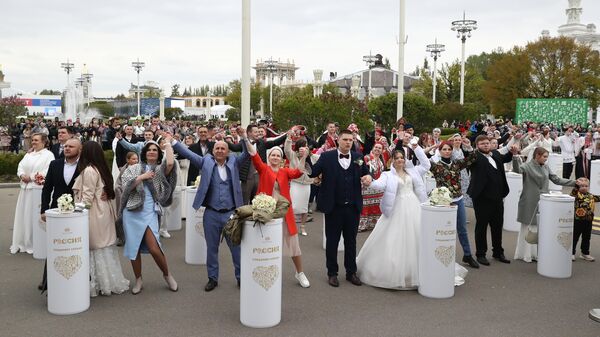 Открытие Всероссийского свадебного фестиваля (Церемония самой массовой регистрации брака) на международной выставке-форуме Россия 