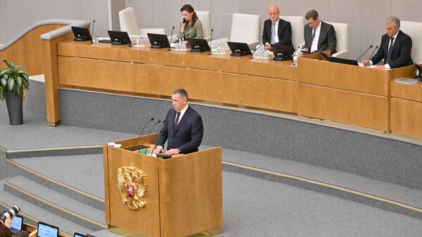 Кандидат на должность заместителя председателя правительства РФ Юрий Трутнев выступает на пленарном заседании Государственной Думы РФ
