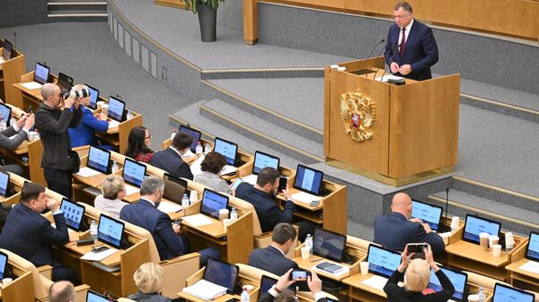 Марат Хуснуллин выступает на пленарном заседании Государственной Думы РФ