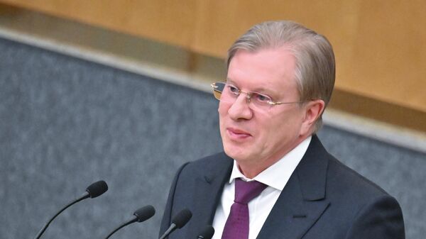Виталий Савельев выступает на пленарном заседании Государственной Думы РФ