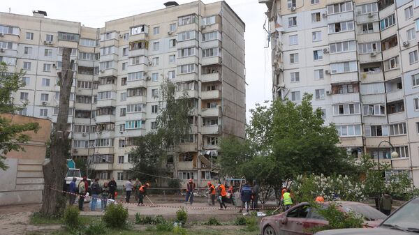 Частично обрушенный после атаки ВСУ дом в Белгороде восстановят