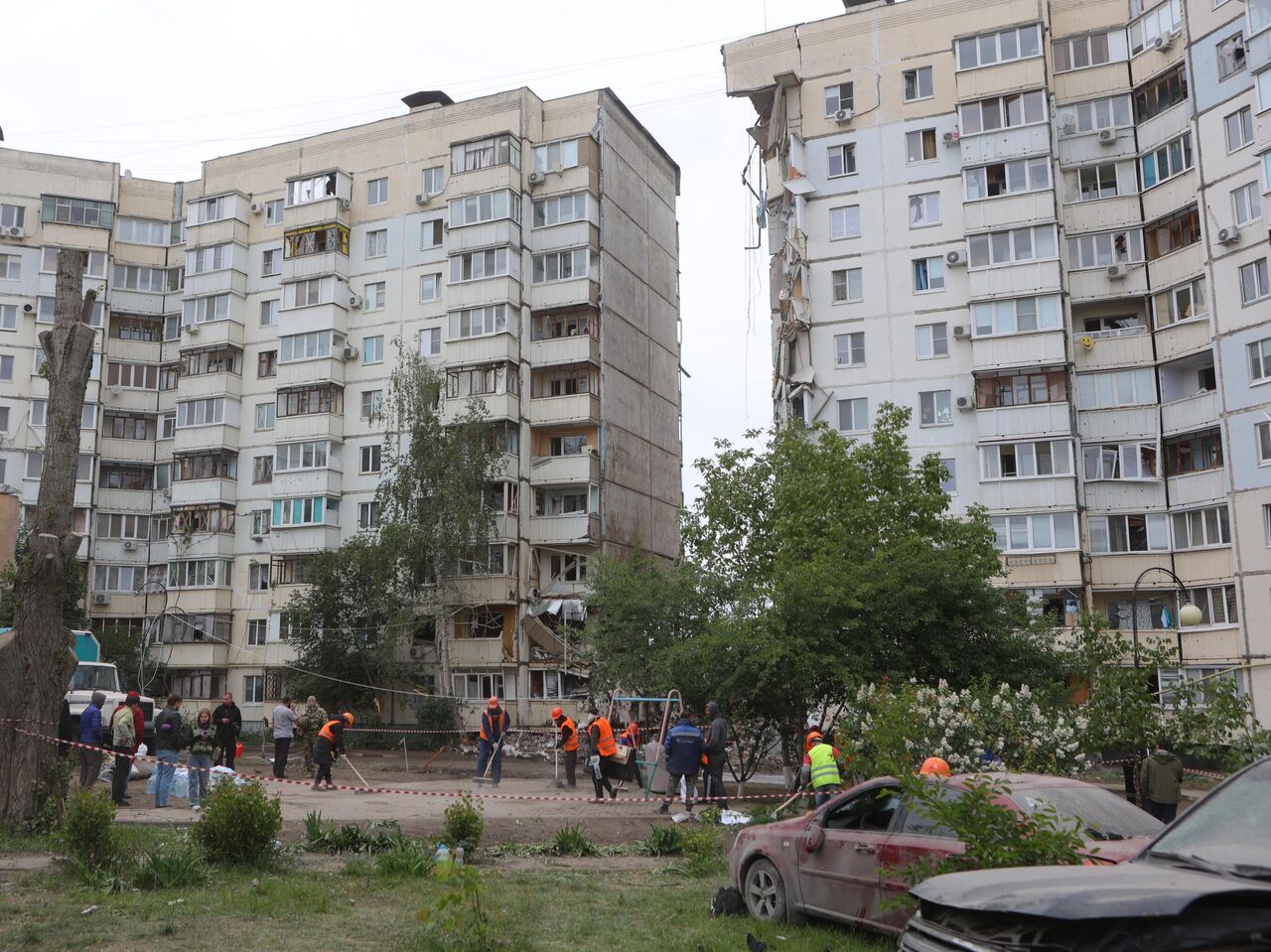 Житель обрушенного дома в Белгороде рассказал, как спас женщину с ребенком  - РИА Новости, 17.05.2024