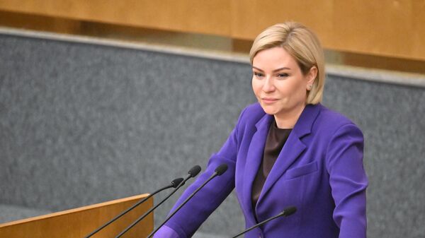 Ольга Любимова выступает на пленарном заседании Госдумы РФ