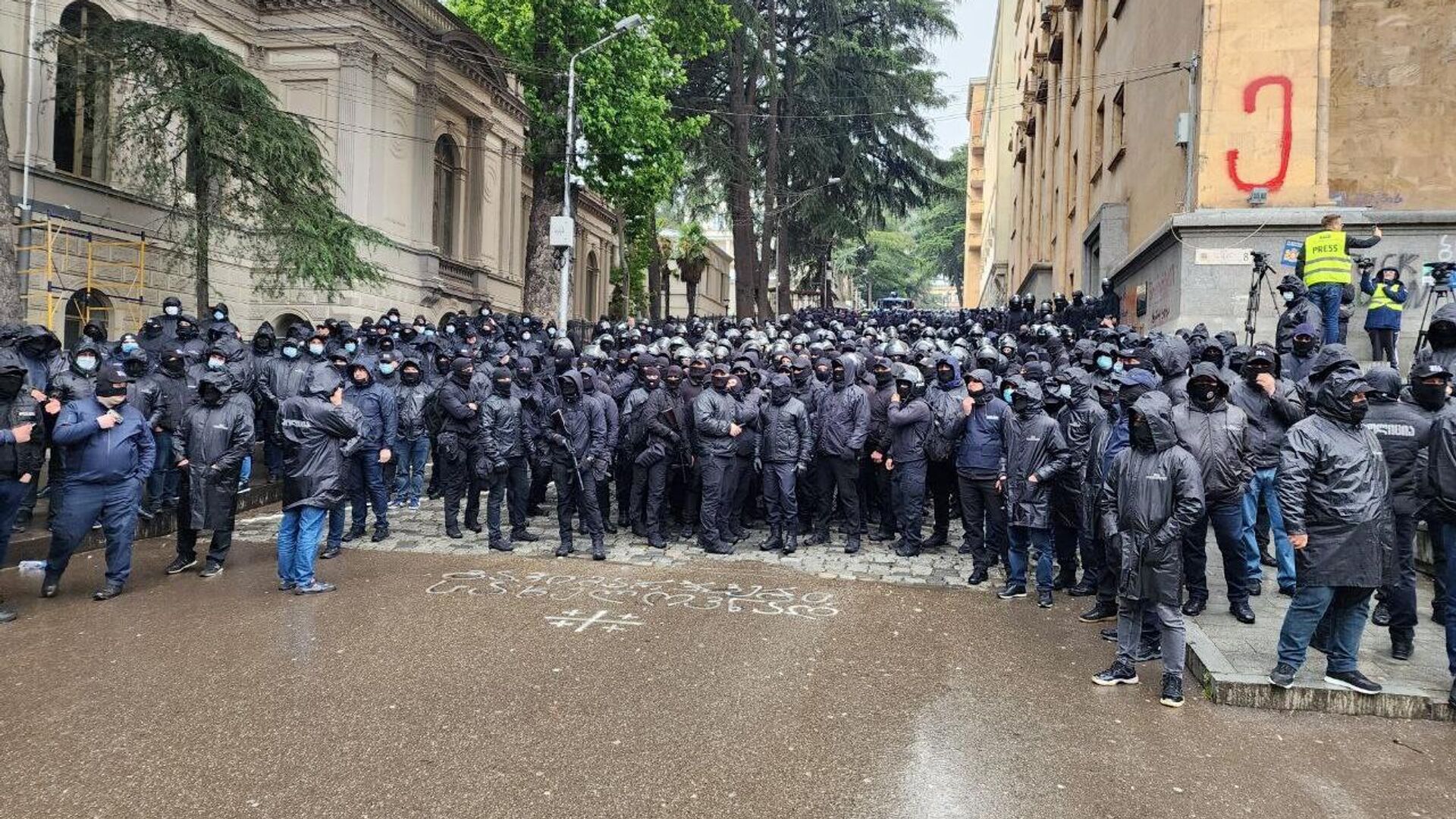 Акция протеста в Тбилиси против закона об иноагентах - РИА Новости, 1920, 15.05.2024