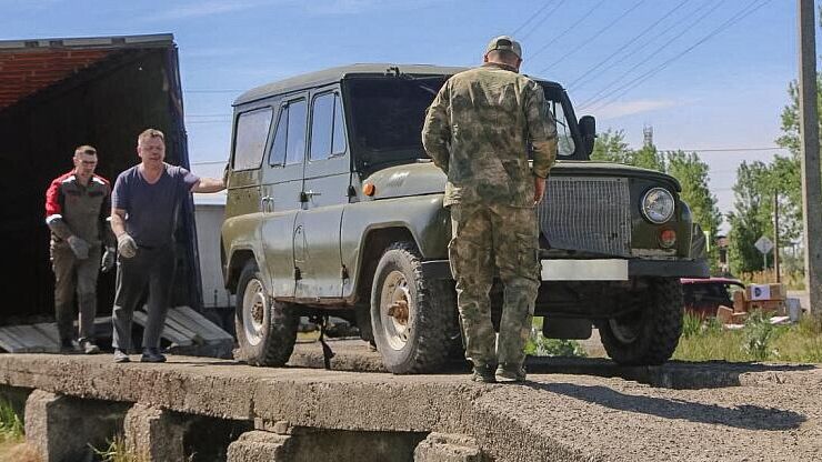 Гумпомощь и 30 автомобилей доставлены из Архангельской области в Скадовск - РИА Новости, 1920, 15.05.2024