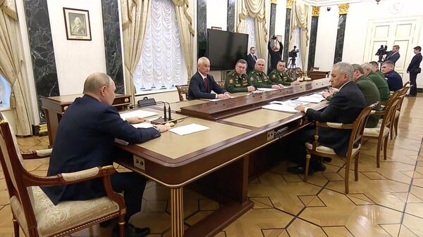 Владимир Путин на совещании с командующими военных округов