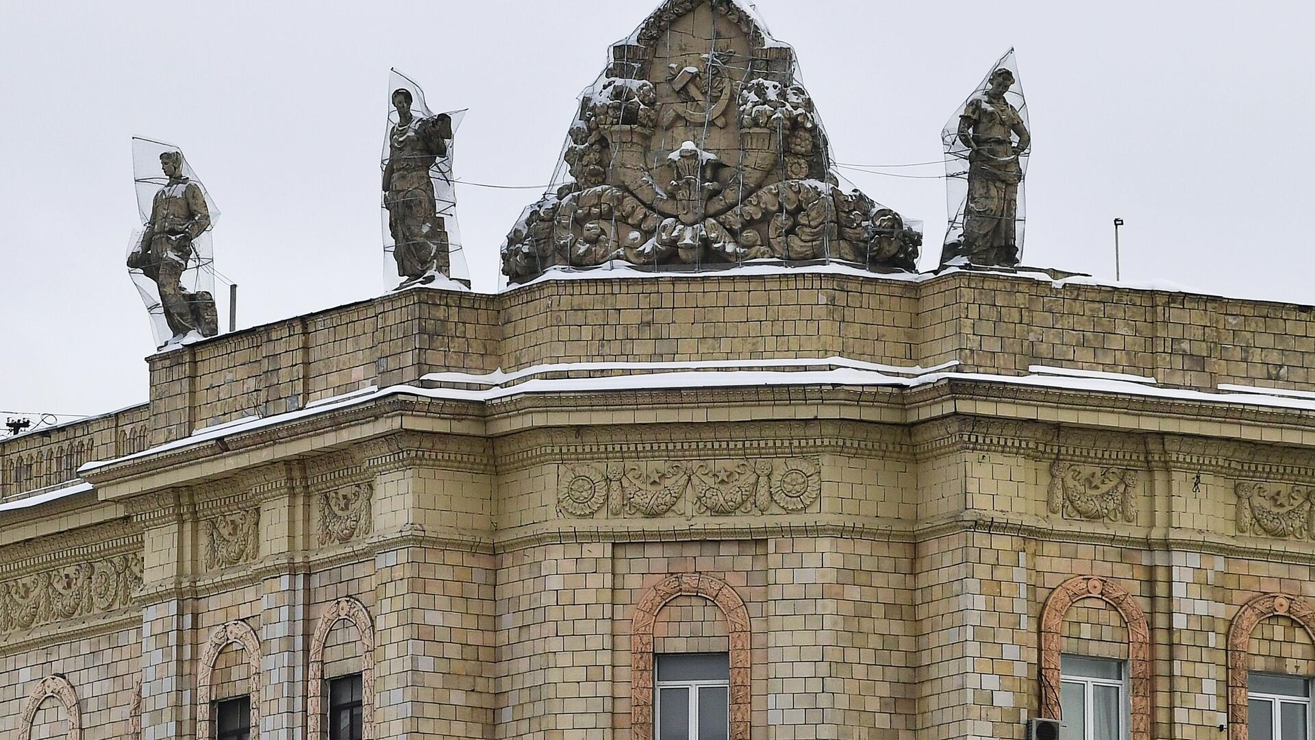 Дом геологов (дом по адресу Смоленская набережная 2а) в Москве - РИА Новости, 1920, 20.05.2024