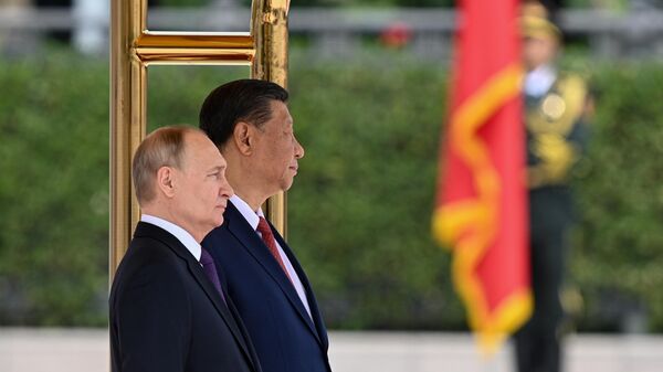 Отношения России и Китая не направлены против третьих стран, заявил Песков
