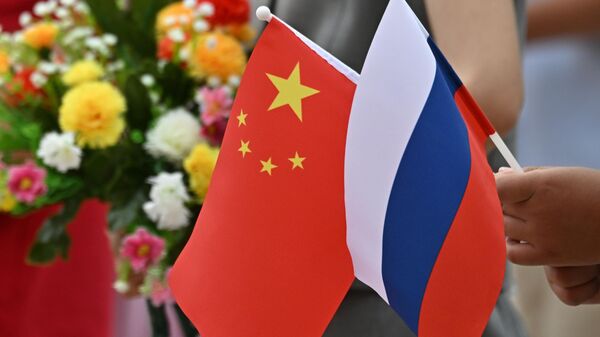 Флаги Росиии и Китая