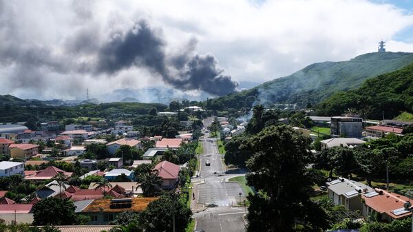 Дым над Нумеа, Новая Каледония
