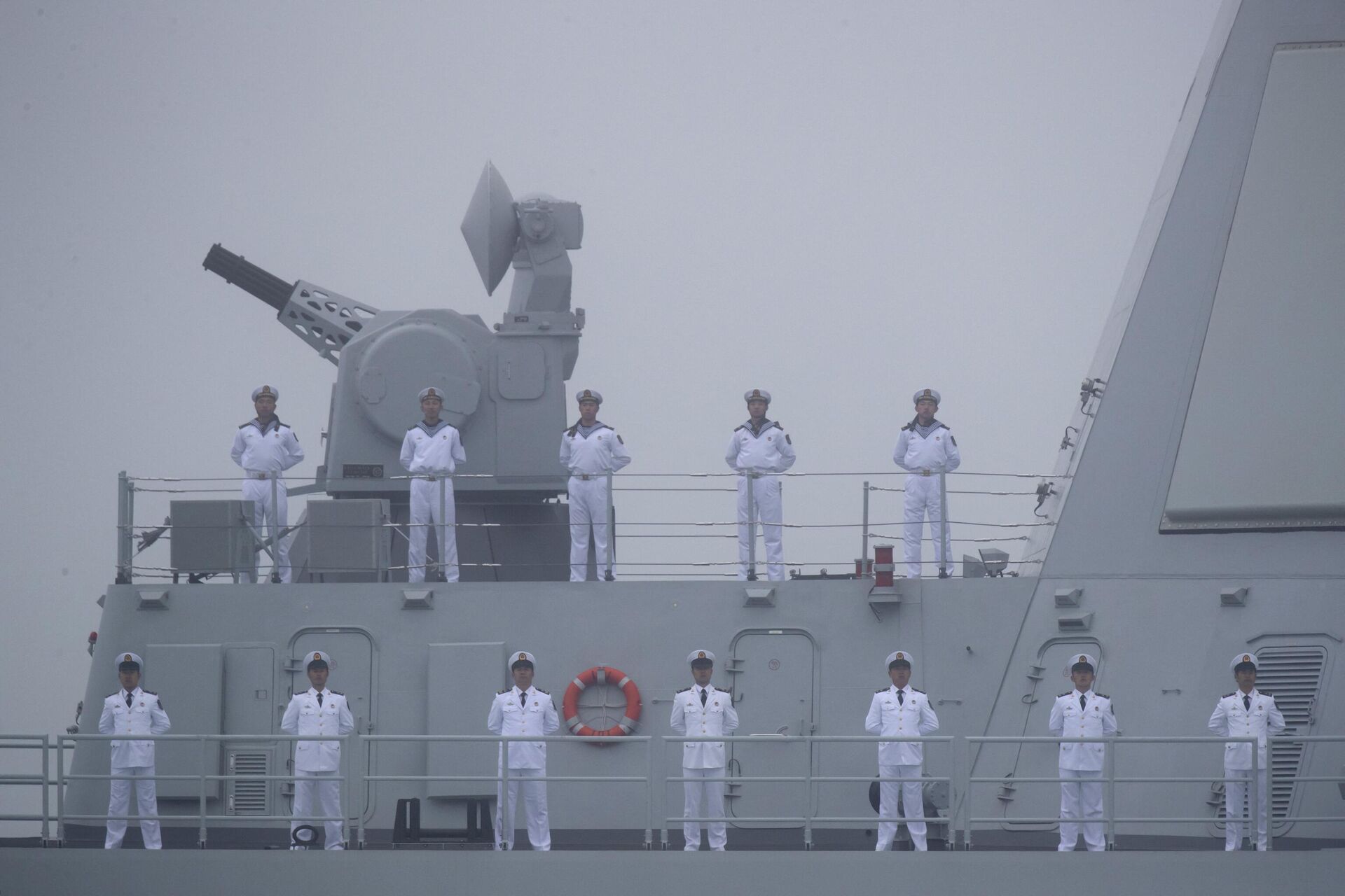 Моряки ВМС Народно-освободительной армии Китая на борту военного корабля - РИА Новости, 1920, 16.05.2024