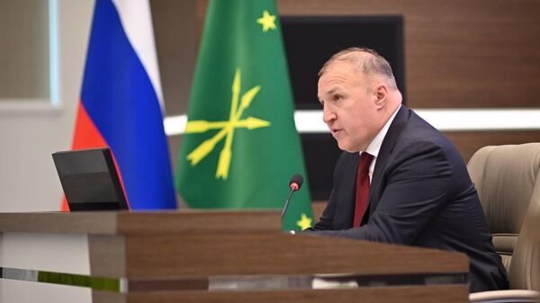 Глава Республики Адыгея Мурат Кумпилов во время планерного совещания Кабмина
