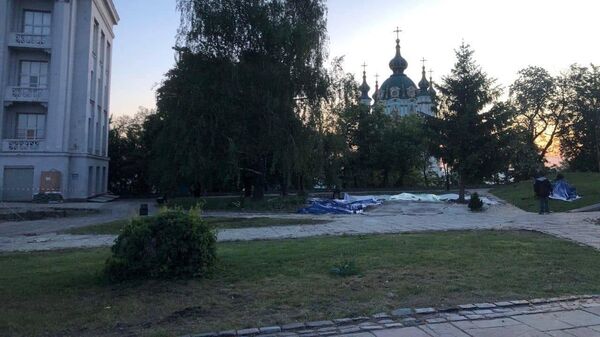 Место сноса Владимиро-Ольгинской часовни Десятинного монастыря в Киеве. 17 мая 2024