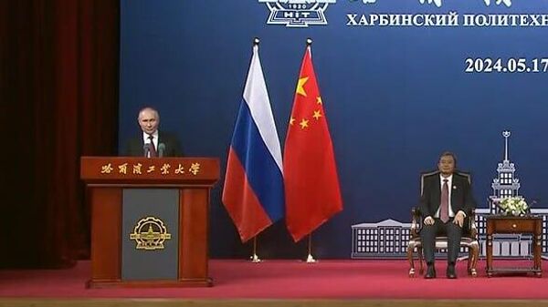 Путин проводит встречу со студентами Харбинского политеха