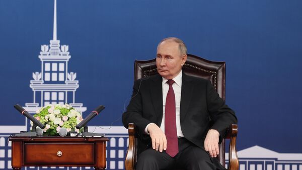 Президент России Владимир Путин на встрече со студентами Харбинского политехнического университета. 17 мая 2024