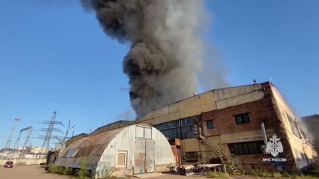 Место пожара в цехе с полиэтиленом в Санкт-Петербурге. 18 мая 2024