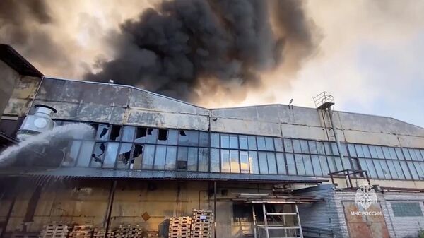 Место пожара в цехе с полиэтиленом в Санкт-Петербурге. 18 мая 2024