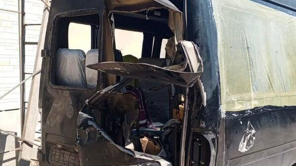 Место атаки беспилотника на микроавтобус в селе Раденск Алешкинского муниципального округа Херсонской области. 19 мая 2024 года
