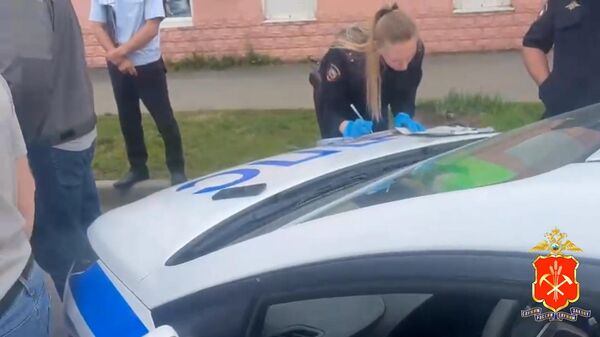 Работа сотрудников полиции на месте стрельбы в Кемерове
