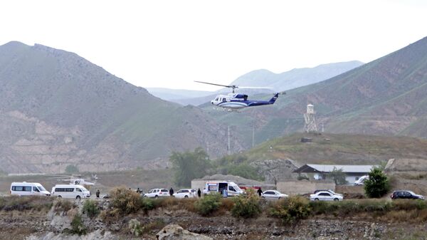 Вертолет с президентом Ирана Эбрахимом Раиси на борту взлетает на границе Ирана и Азербайджана. Архивное фото