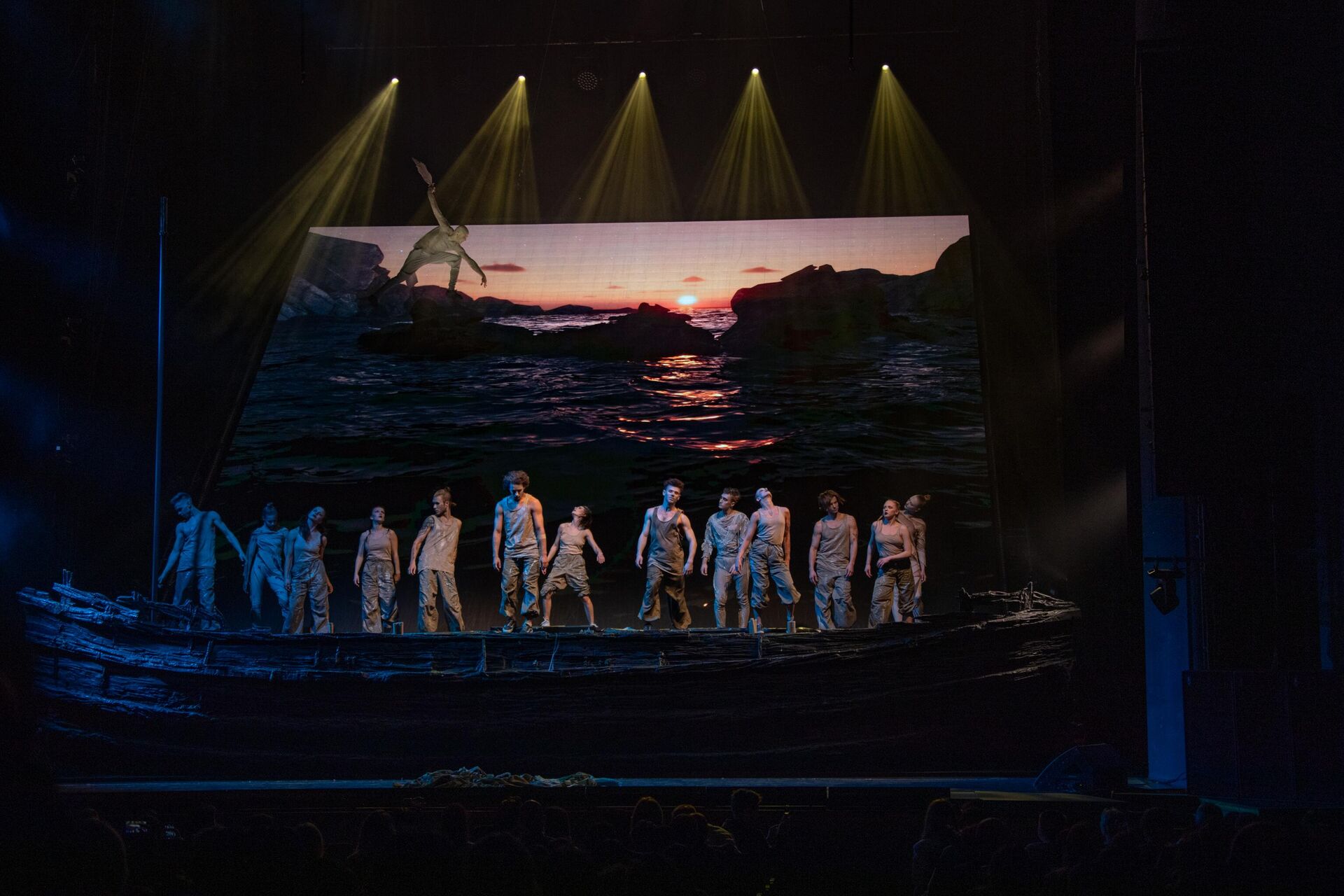 Показ нового театрально-циркового шоу Антигравитация