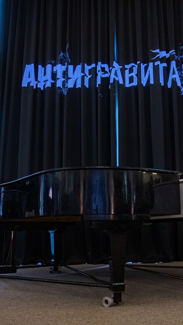 В ДК имени Горбунова, где идет новое театрально-цирковое шоу Антигравитация