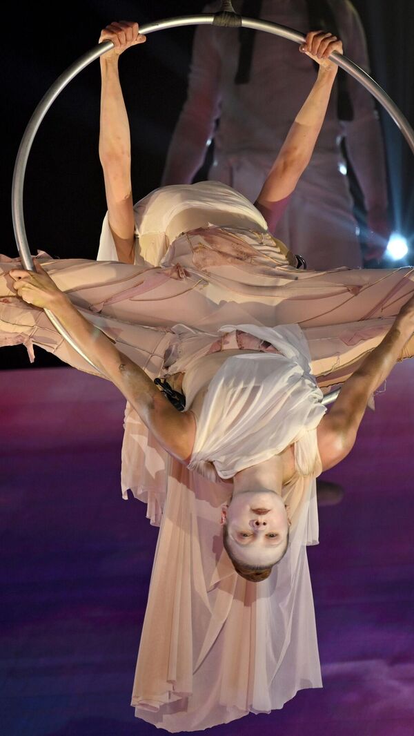 Мультимедийное театрально-цирковое шоу Антигравитация в постановке режиссера, солиста Цирка дю Солей Андрея Кольцова во Дворце культуры имени Горбунова в Москве