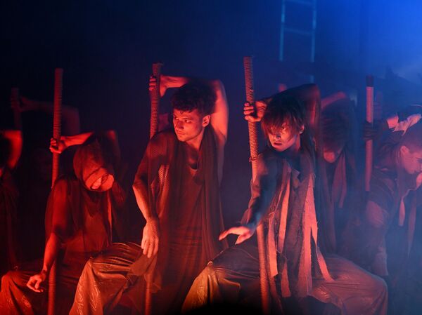 Мультимедийное театрально-цирковое шоу Антигравитация 