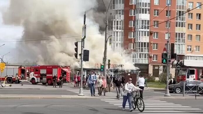 Пожар в ресторане на Богатырском проспекте в Санкт-Петербурге. Кадр видео - РИА Новости, 1920, 20.05.2024