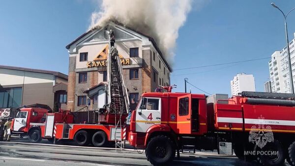 Ликвидация пожара в ресторане Каледония на улице Дыбенко в Самаре