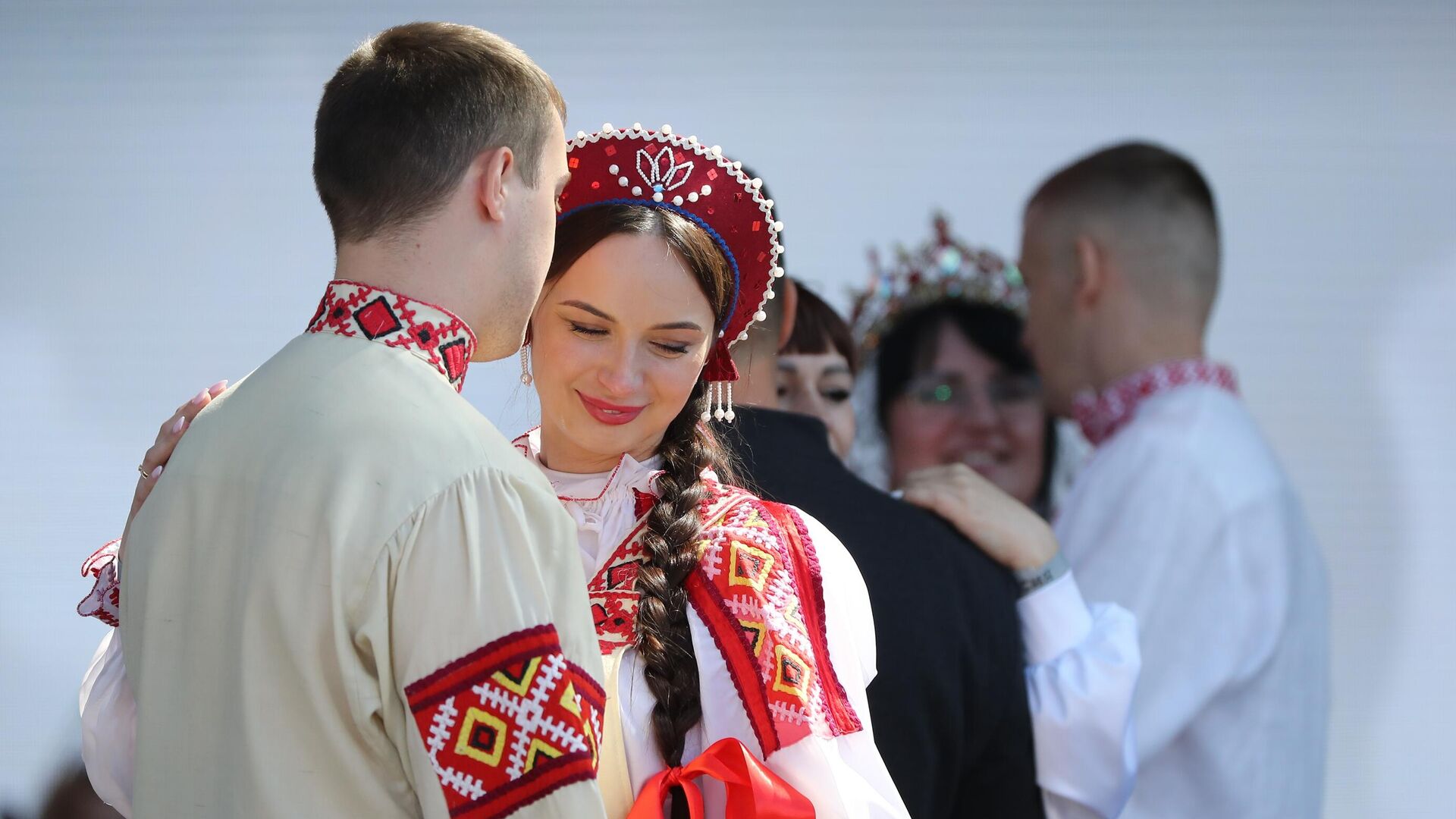 Выставка Россия. Всероссийский свадебный фестиваль. Торжественная церемония бракосочетания пар из ЦФО - РИА Новости, 1920, 21.05.2024