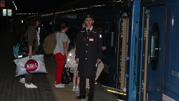 Более 150 членов семей участников специальной военной операции отправились в путешествие на специальном туристическом поезде По Золотому кольцу