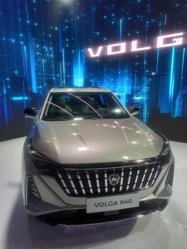 Новые автомобили Volga C40 и К30 в павильоне марки VOLGA на выставке IX конференции Цифровая индустрия промышленной России в Нижнем Новгороде