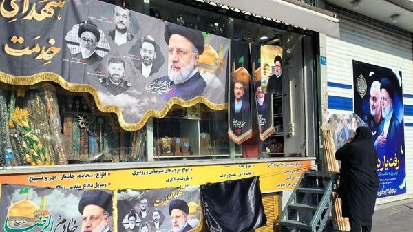 Траурные мероприятия в Тегеране в память о погибшем президенте Ирана Эбрахиме Раиси