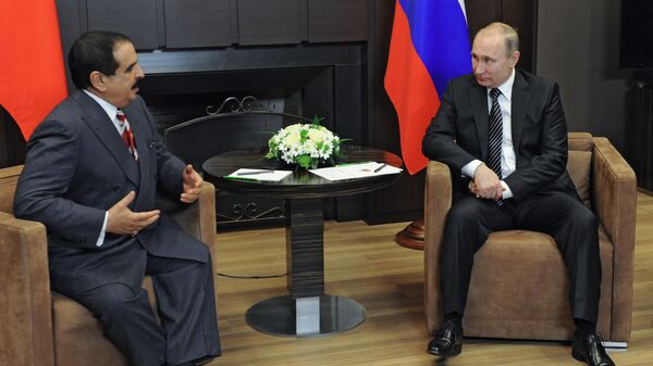  Президент России Владимир Путин и король Бахрейна Хамад бен Иса аль-Халифа во время встречи