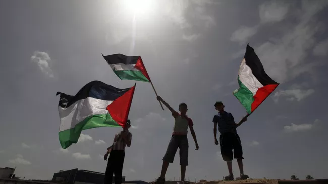 Палестинцы c флагами