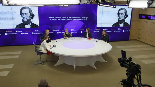 Участники пресс-конференции, посвященной развитию института наставничества в Российской Федерации для достижения национальных целей