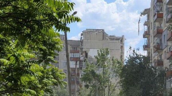 Последствия украинского удара по жилому кварталу Лисичанска