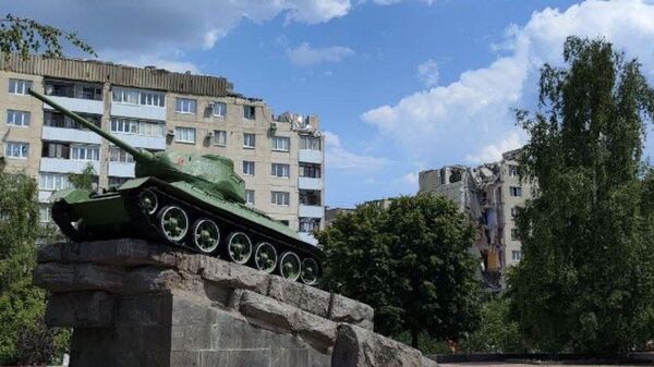 Последствия украинского удара по жилому кварталу Лисичанска. 22 мая 2024