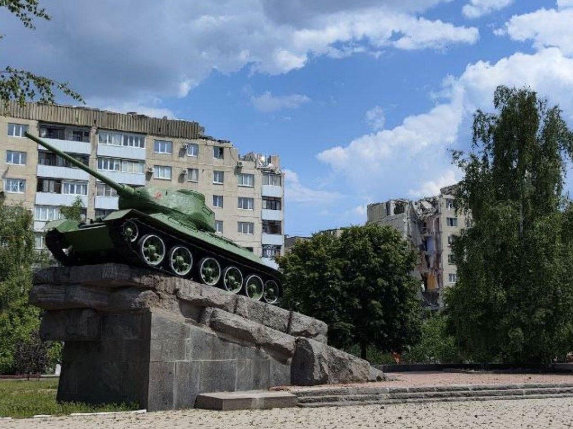 ВСУ обстреляли многоэтажки в Лисичанске - РИА Новости, 22.05.2024