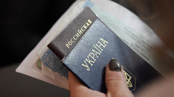Российский и украинский паспорта