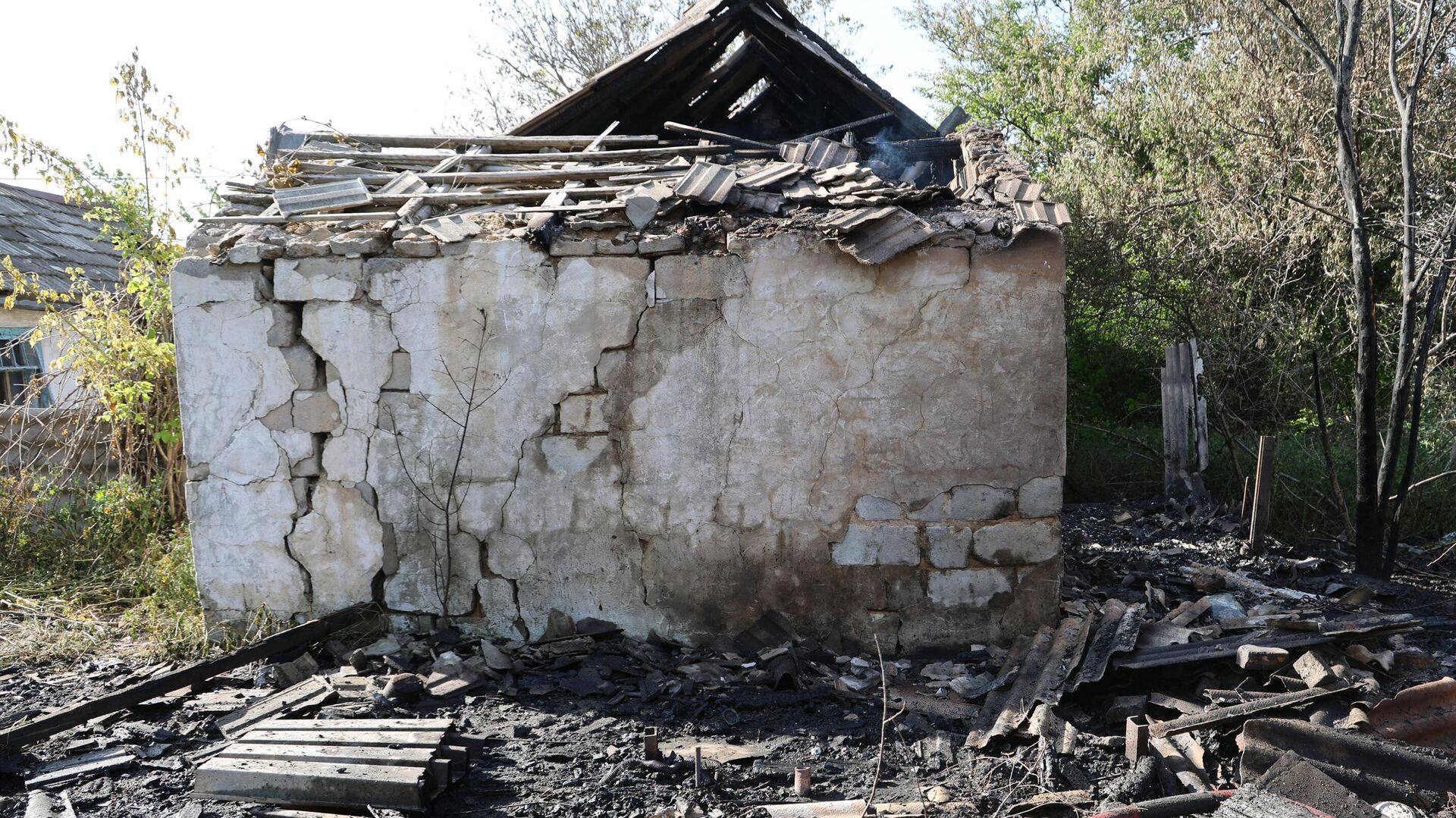 Жилой дом, частично разрушенный в результате обстрела со стороны ВСУ города Моспино - РИА Новости, 1920, 22.05.2024