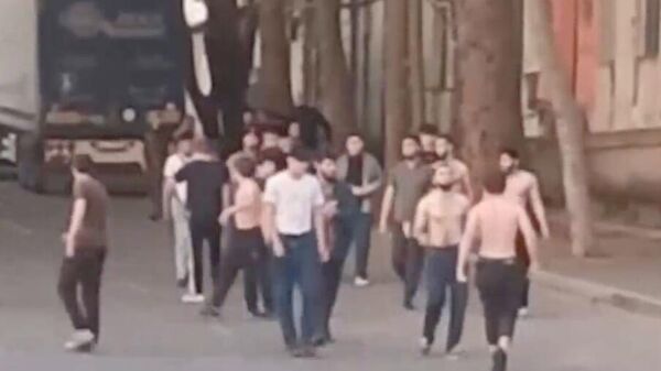 Участники массовой драки в Симферополе. Кадр видео очевидца