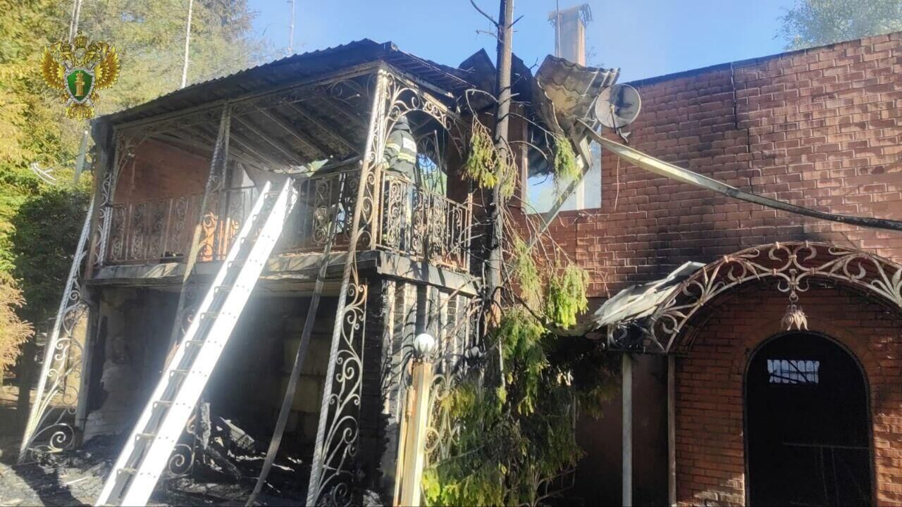 При пожаре в частном доме в Подмосковье погибли восемь человек - РИА  Новости, 23.05.2024