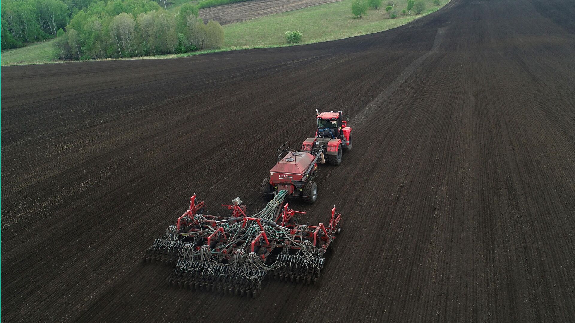 Посевной комплекс сеет пшеницу в Красноярском крае - РИА Новости, 1920, 09.10.2025