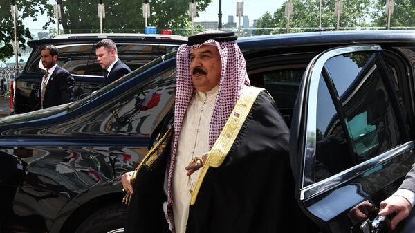 Король Бахрейна Хамад бен Иса Аль Халифа перед началом встречи с президентом РФ Владимиром Путиным