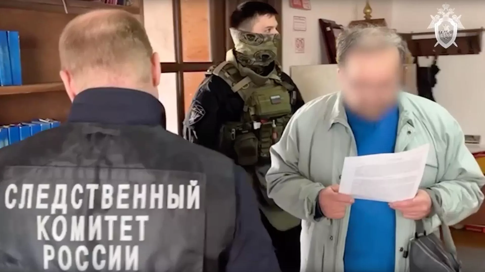 Сотрудники СК РФ задержали священнослужителя, который повесил в своем храме иконы с изображением бандеровцев Сотрудники СК РФ задержали священнослужителя, который повесил в своем храме иконы с изображением бандеровцев - РИА Новости, 1920, 23.05.2024