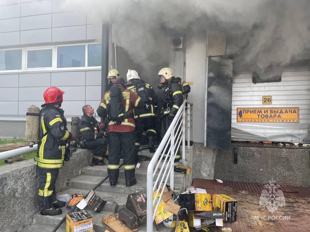 При пожаре в мебельном центре эвакуировали 200 человек - РИА Новости,  24.05.2024