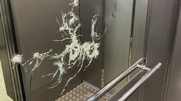 Последствия стрельбы в лифте в Брянске